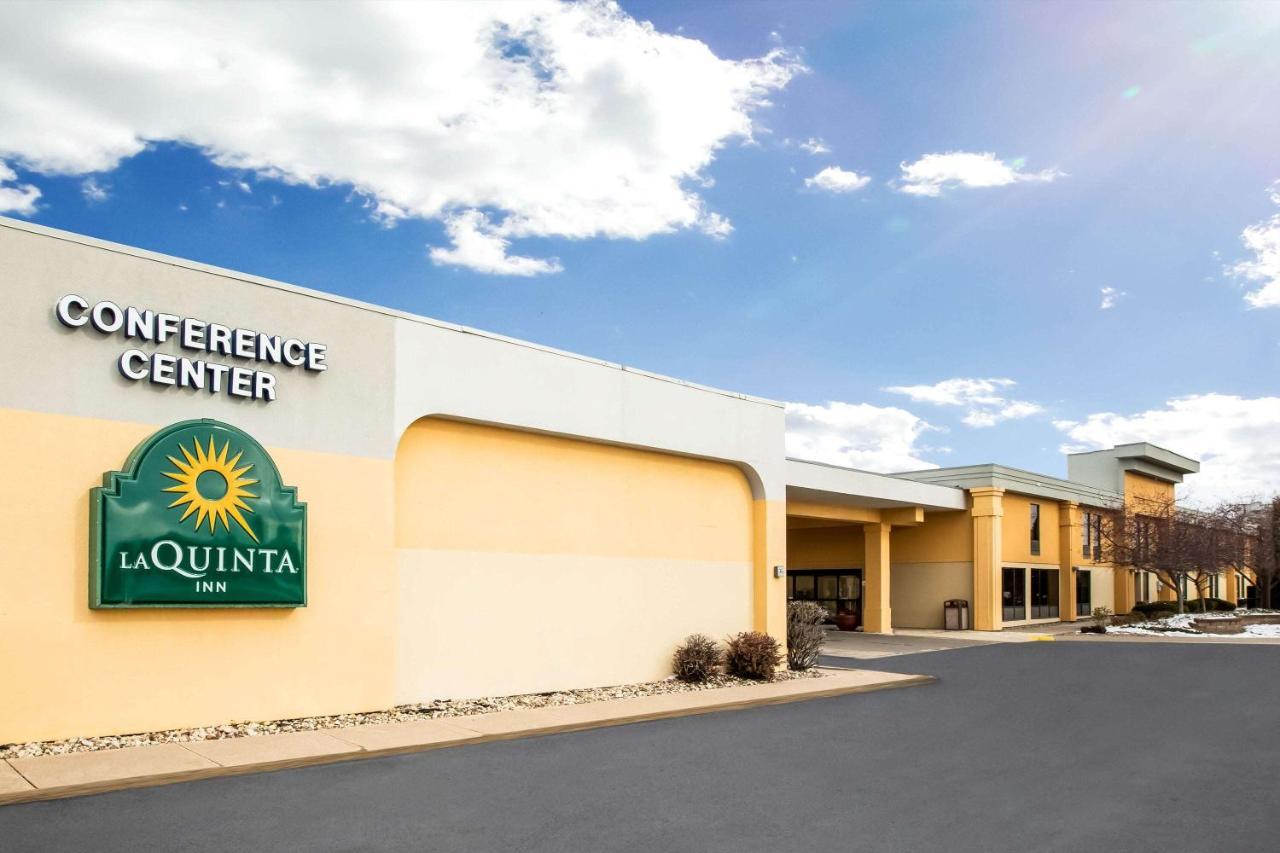 La Quinta Inn By Wyndham Davenport & Conference Center Exterior photo