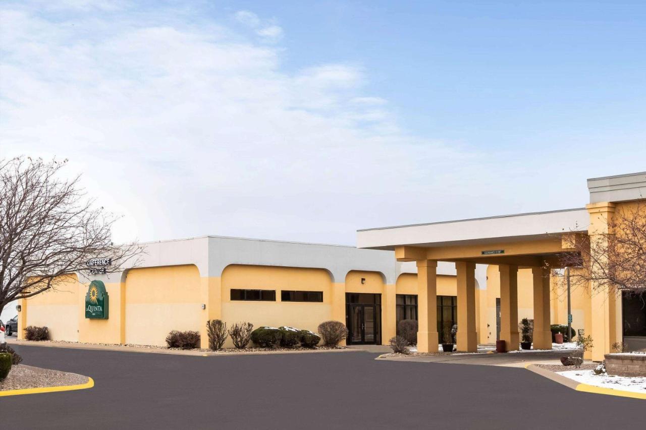 La Quinta Inn By Wyndham Davenport & Conference Center Exterior photo